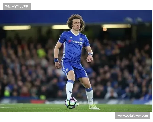 大卫路易斯在球场上的位置分析与战术角色解读