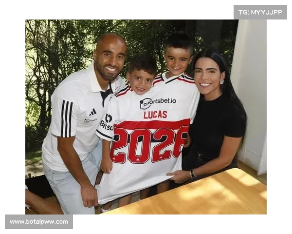 小卢卡斯在巴黎再陷替补困境揭示年轻球员成长与定位之痛